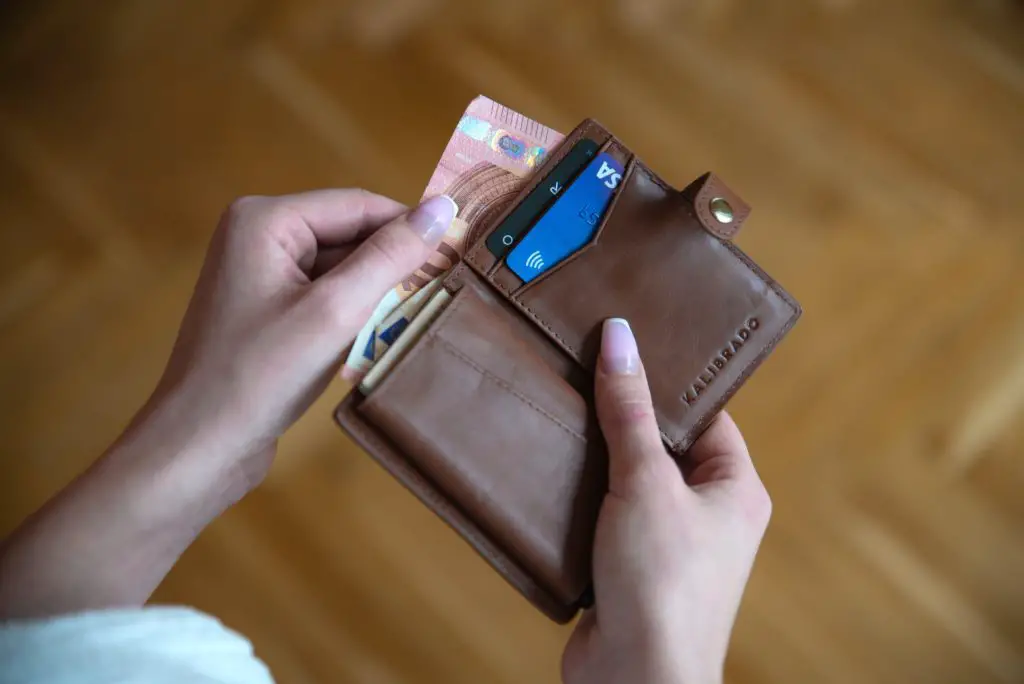 wallet with credit cards single income family